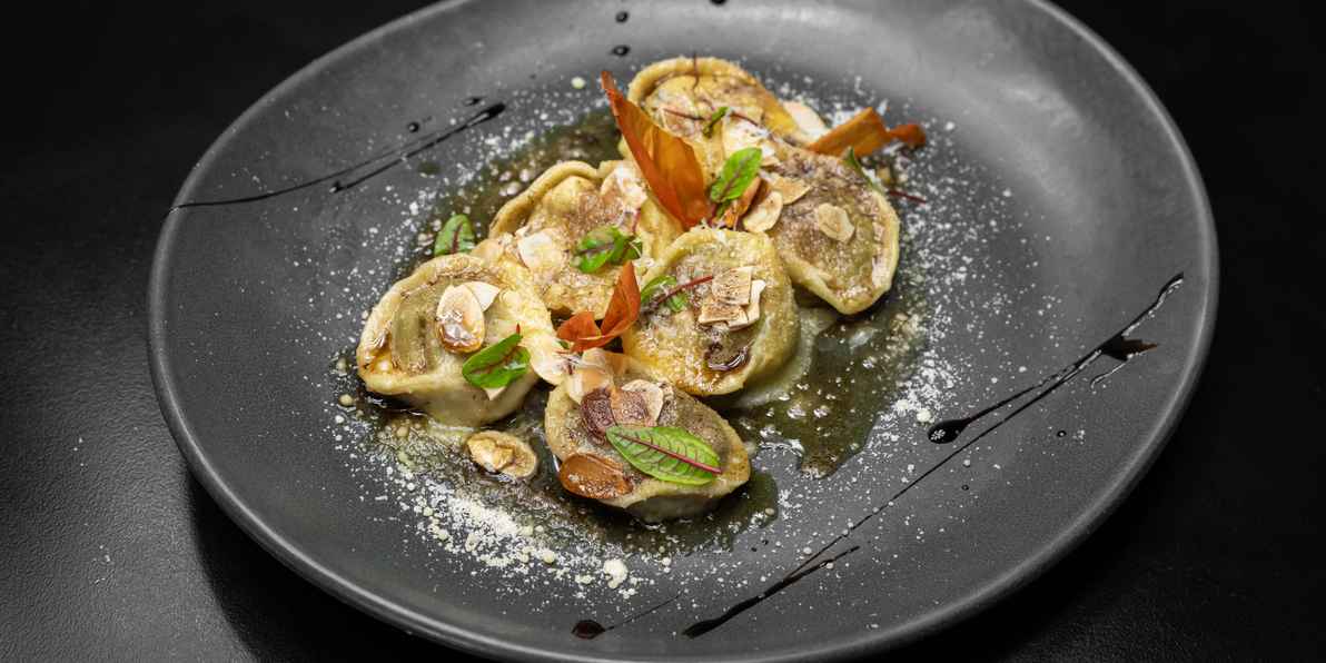 Simo's Kitchen: 50% off the first table of the night with First Table