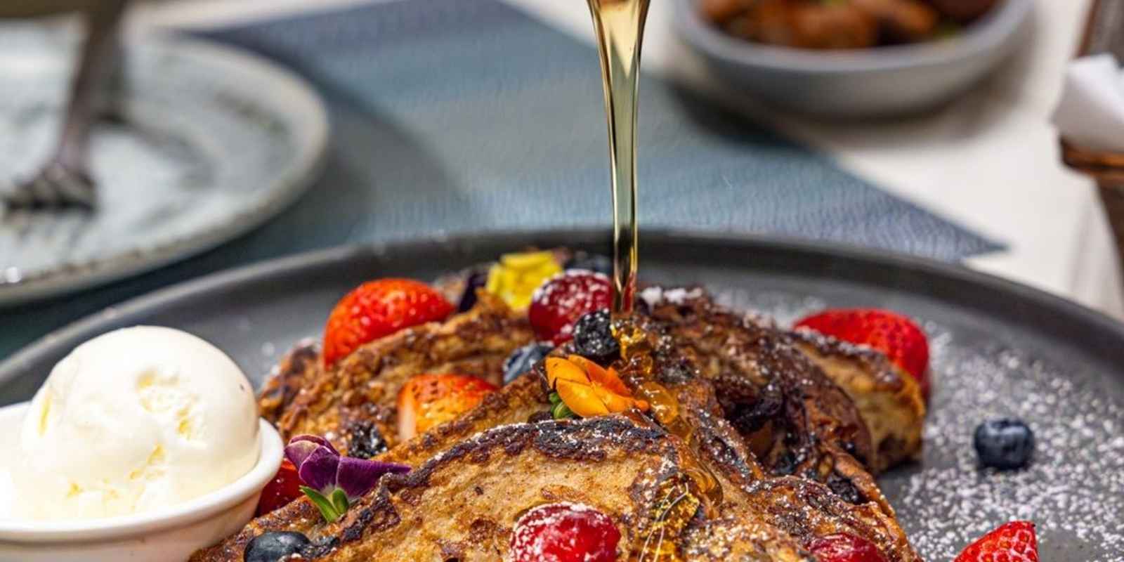 Sunday Brunch @ PepperBerry Hilton