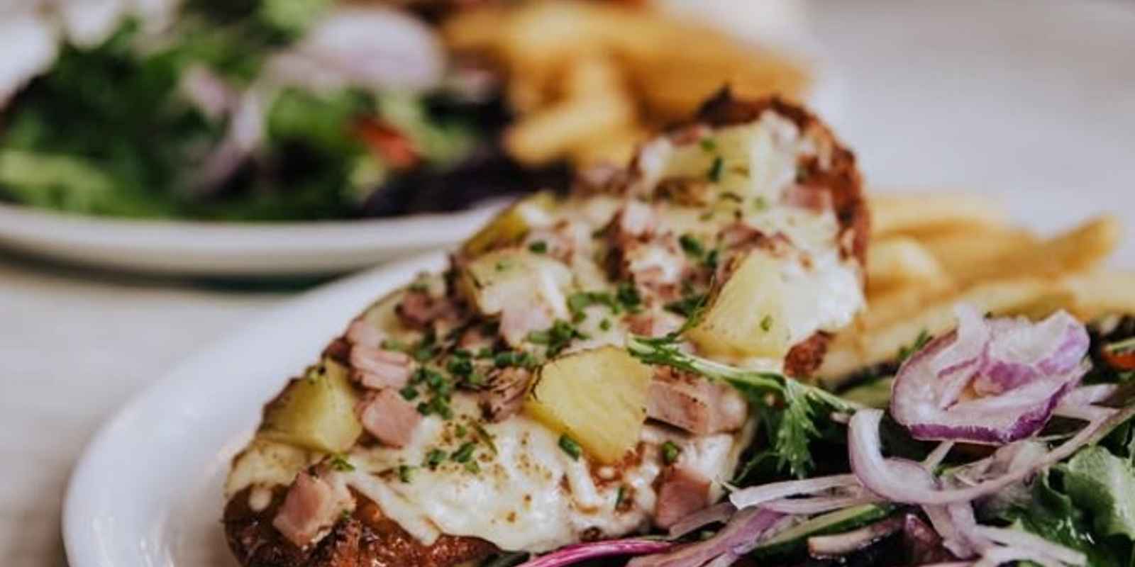 White Rhino Bar & Eats