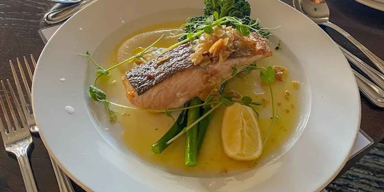 MacKinnon Restaurant & The Explorer Bar