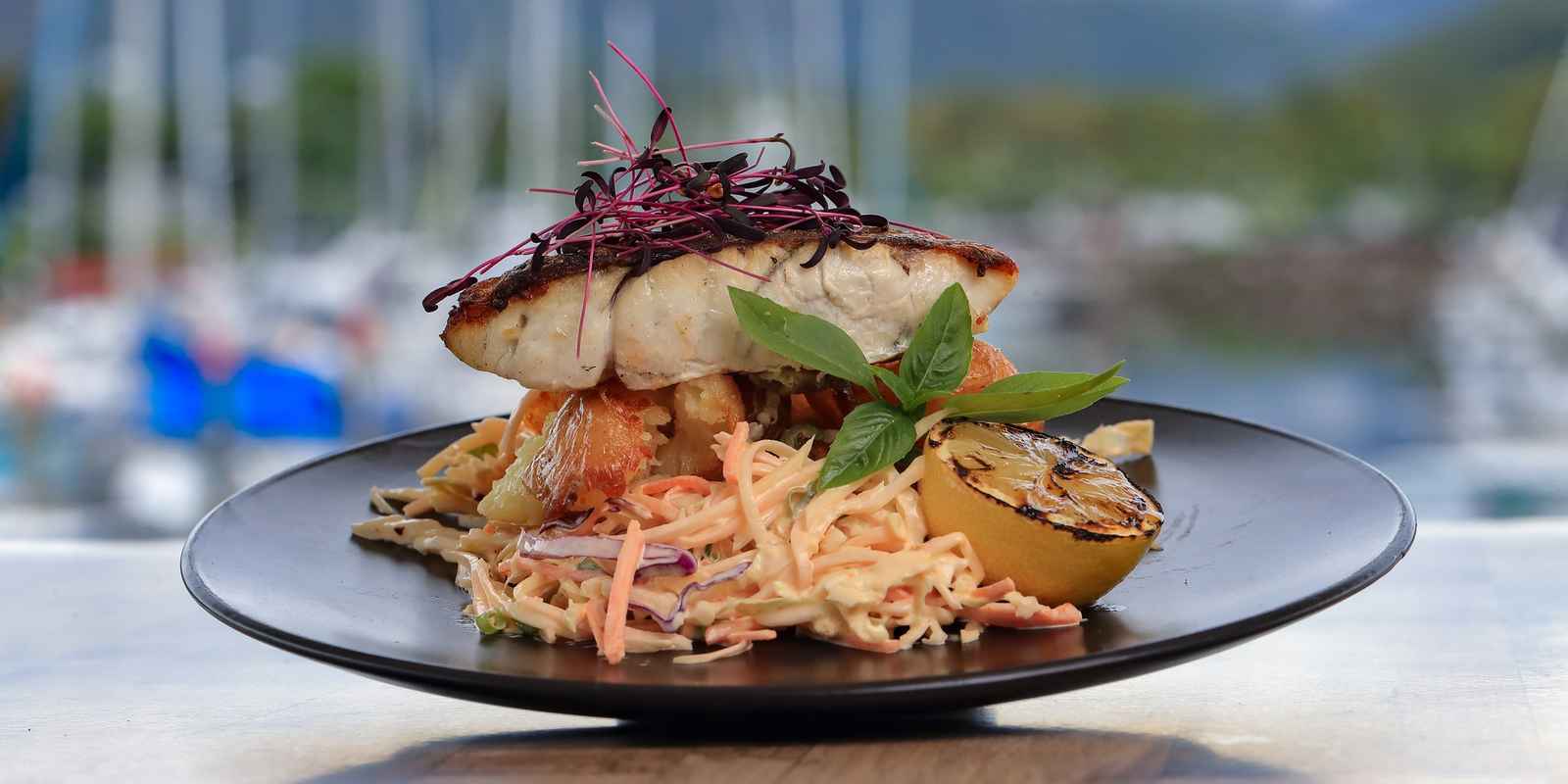 Boaties Bar & Grill at Yorkeys Knob Boating Club