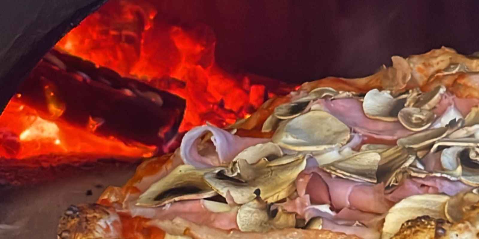 Larry's Pizzeria & Cocktail Bar