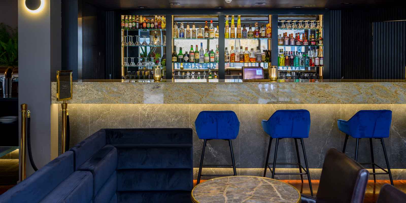 Mr Hide Bar & Grill
