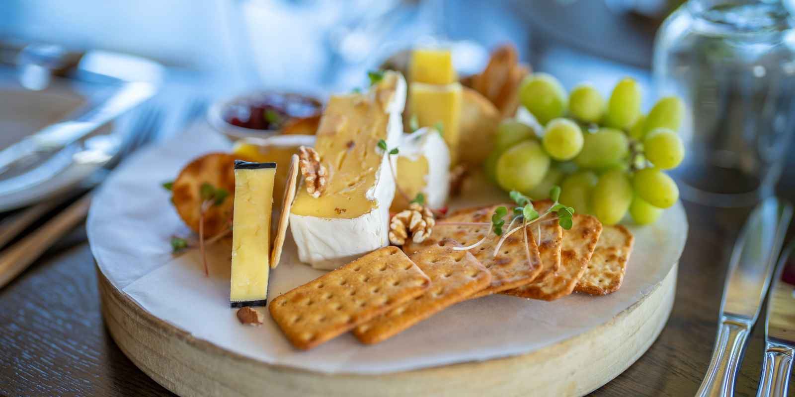 MacKinnon Restaurant & The Explorer Bar