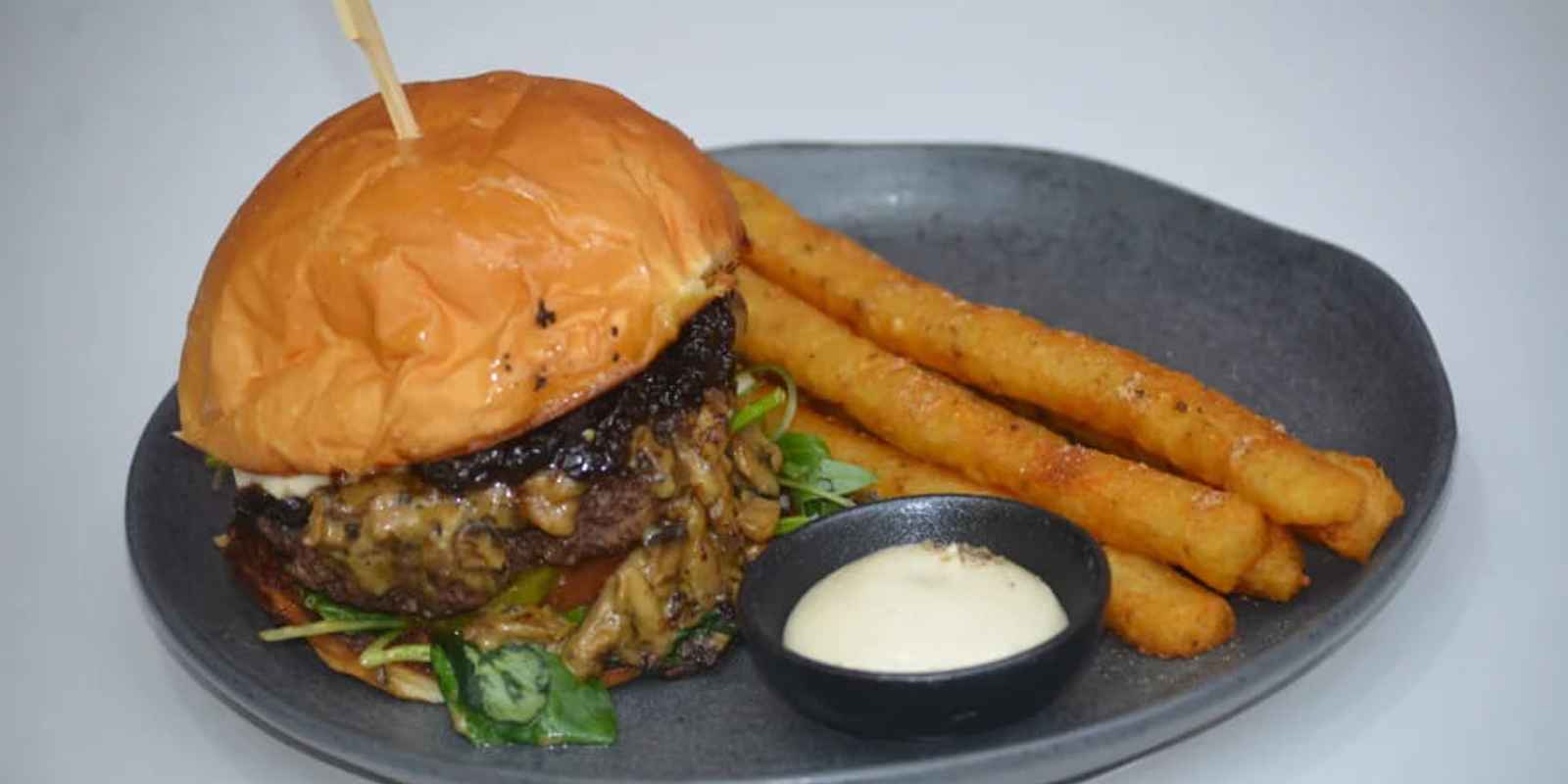 Etérna Café and Dine 24/7