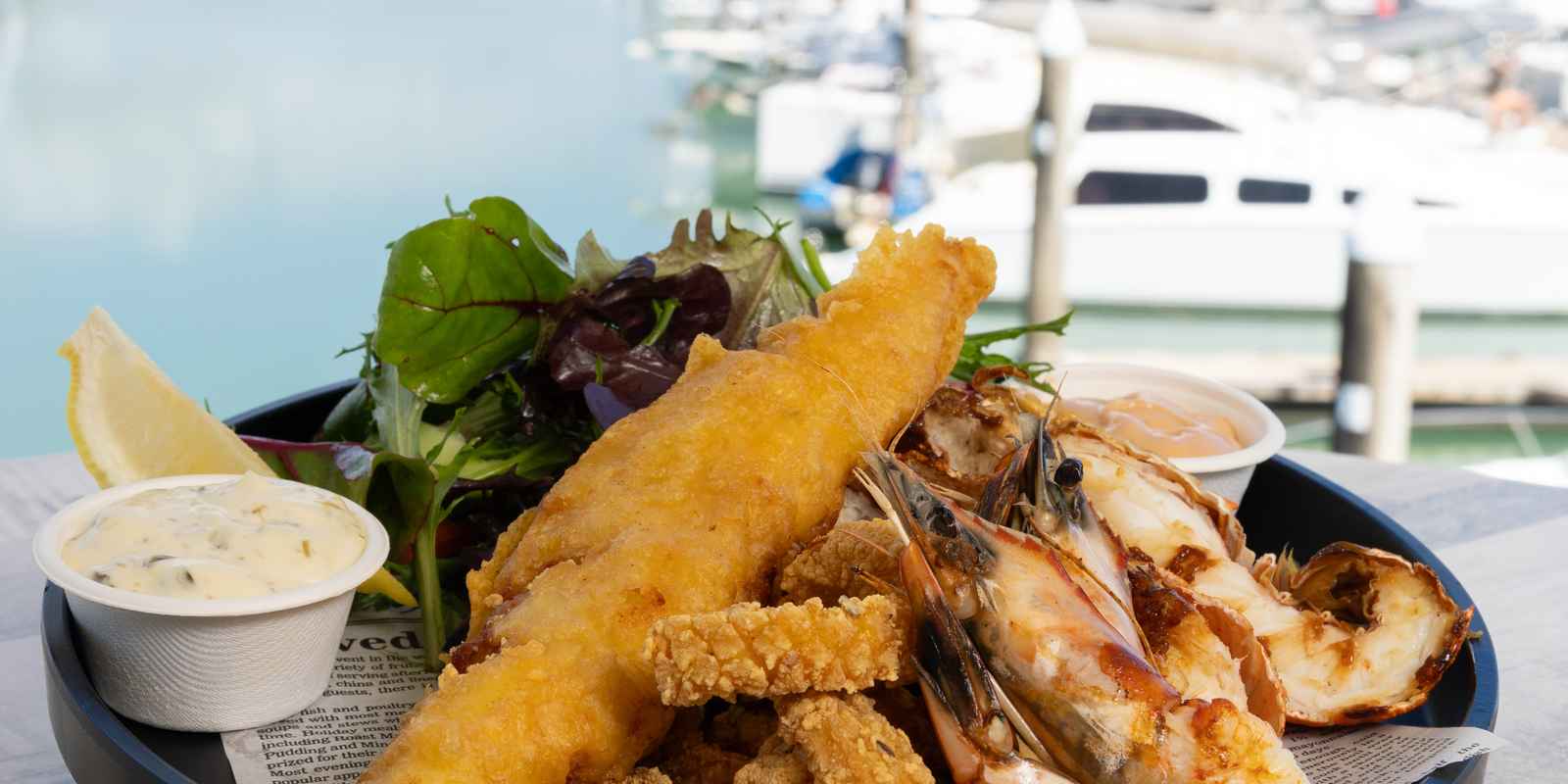 Boaties Bar & Grill at Yorkeys Knob Boating Club