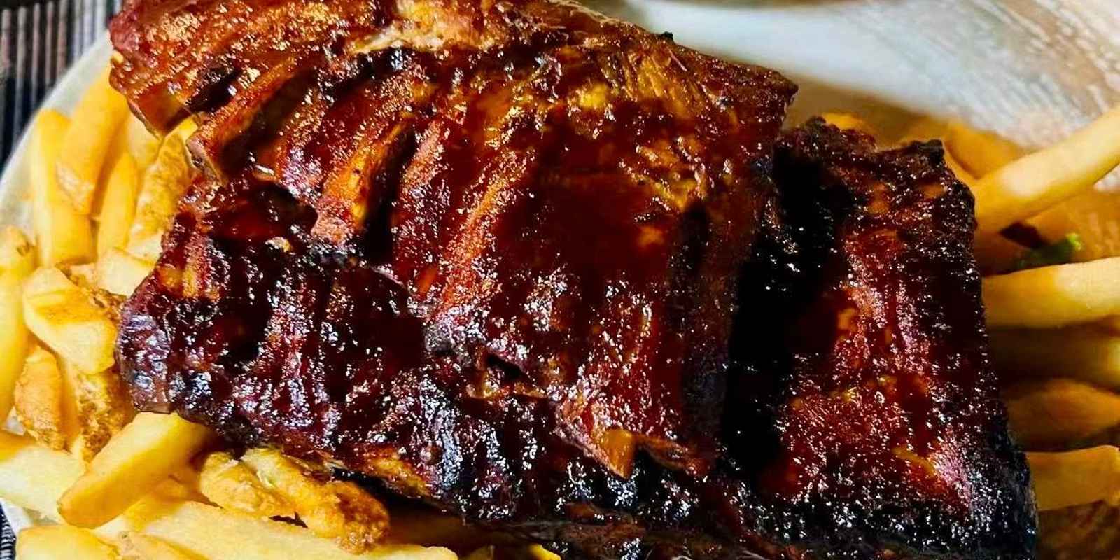 Dundee's on the Waterfront