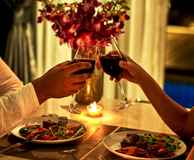 WIN the Frequent Foodies® Valentine’s date-to-stay giveaway 🏹❤️