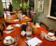 Cox and Baloney Tearooms