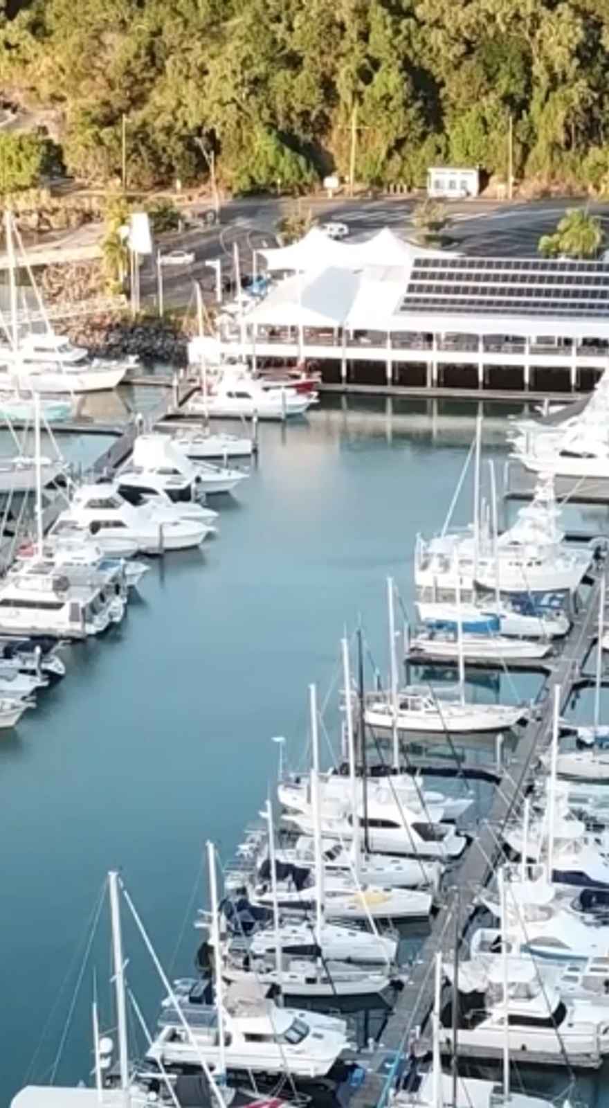 Boaties Bar & Grill at Yorkeys Knob Boating Club