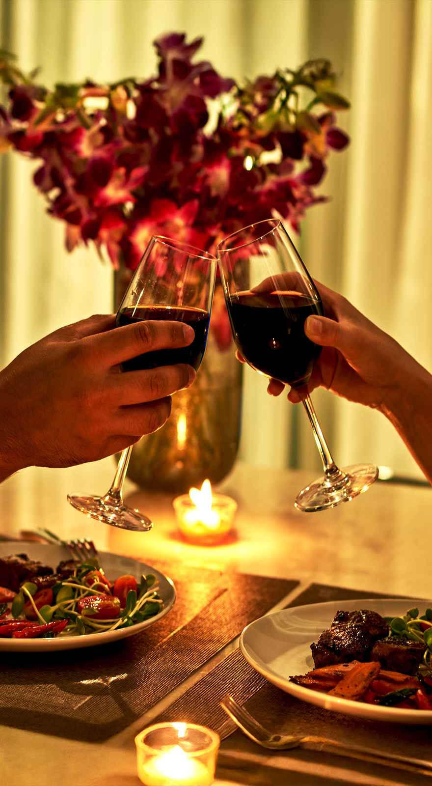 WIN the Frequent Foodies® Valentine’s date-to-stay giveaway 🏹❤️