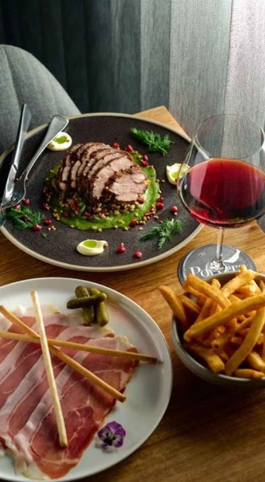 The Lounge Wine Bar at Porters